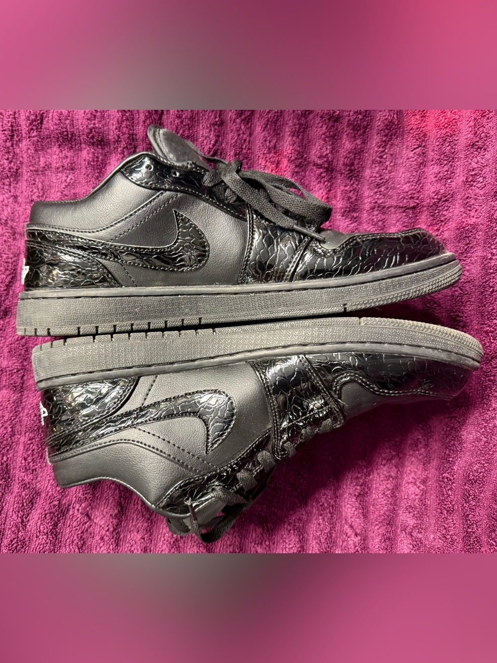 Inspired Men’s Black Low-Top Sneakers with Textured Patent Accents